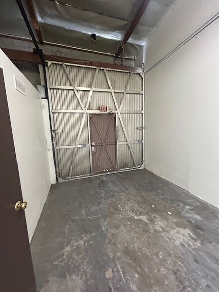 More Photos Of 20875-20881 Plummer St, Chatsworth Warehouse For Lease