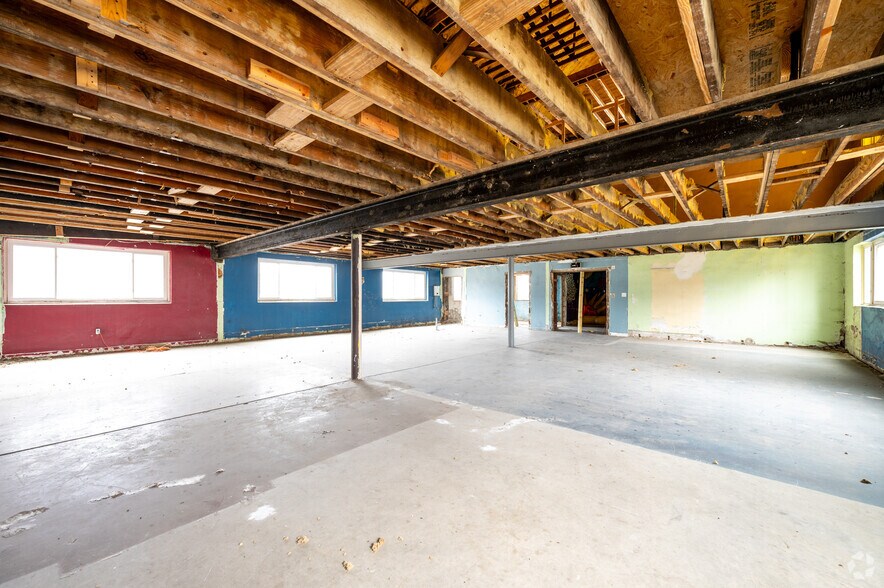 More Photos Of 1001 Hosbrook St, Indianapolis Religious Facility For Sale