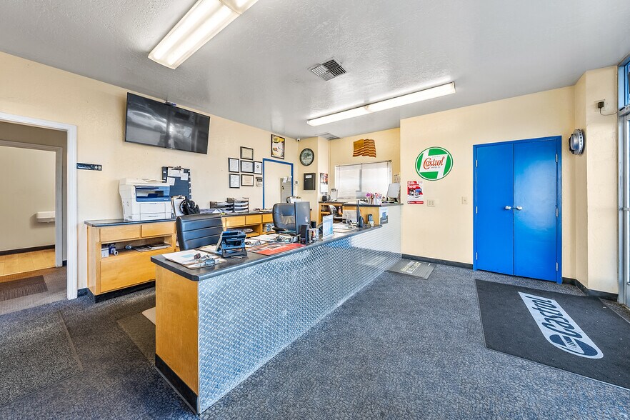 More Photos Of 3311 Biddle Rd, Medford Auto Repair For Sale