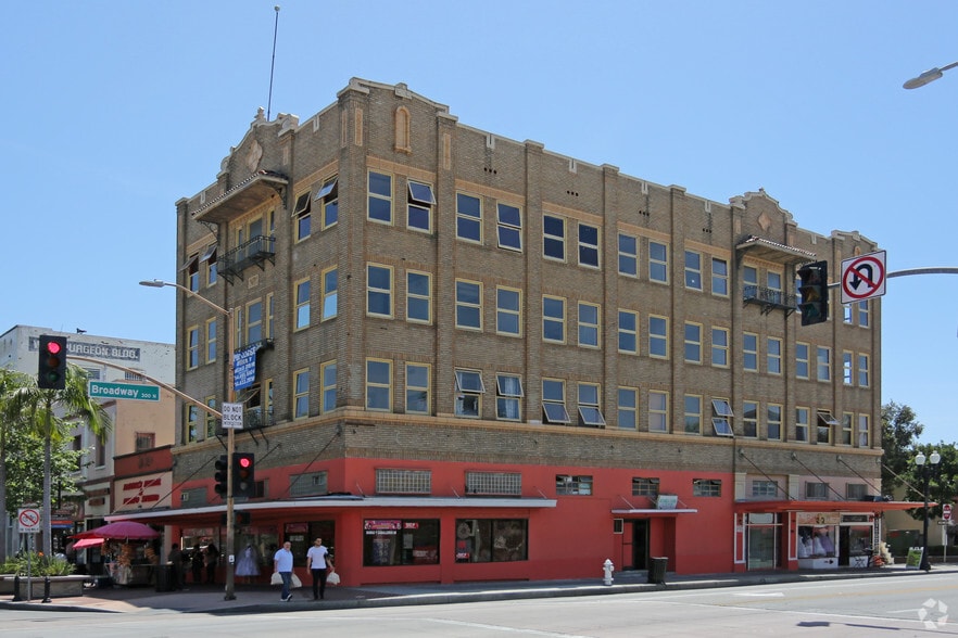 Primary Photo Of 323-325 N Broadway, Santa Ana Office For Lease