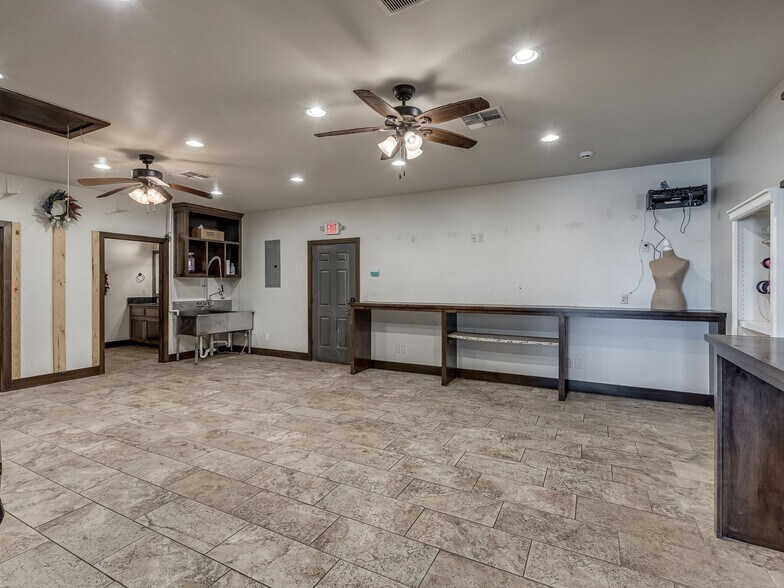 More Photos Of 113 E Broadway, Blanchard Storefront For Sale