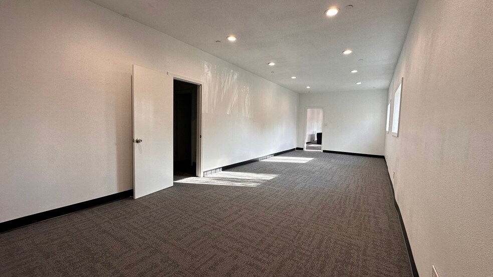 More Photos Of 1040 N Olive St, Anaheim Warehouse For Lease
