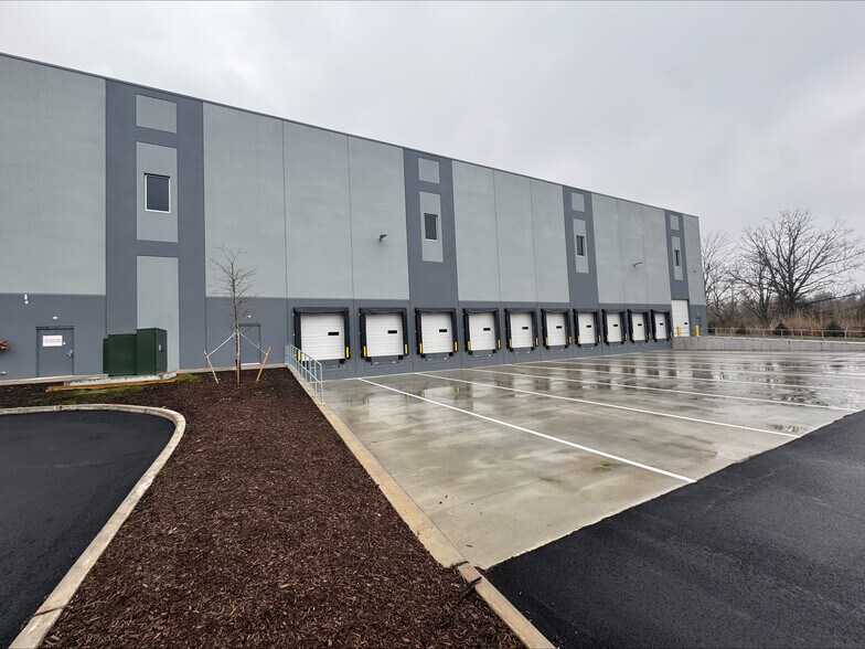 More Photos Of 485 Elizabeth Ave, Somerset Warehouse For Lease