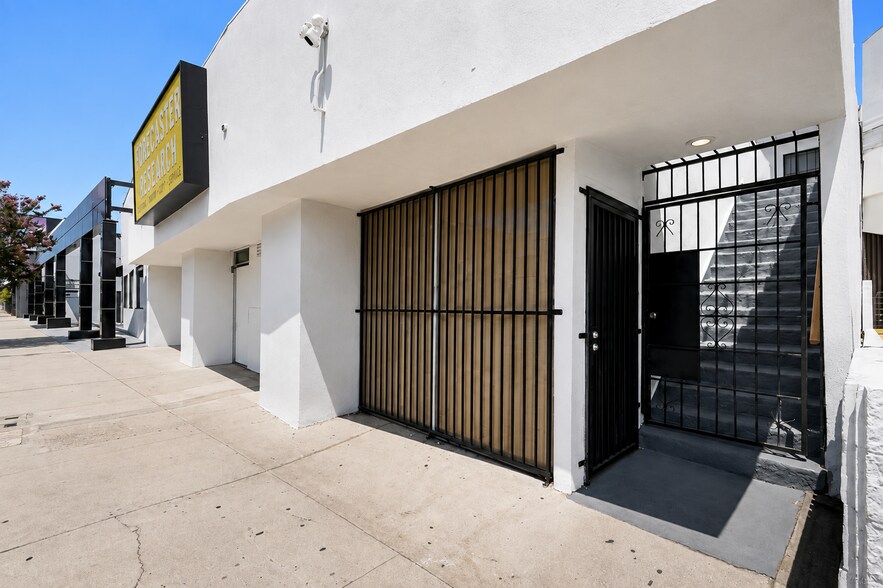 More Photos Of 19621-19623 1/2 Ventura Blvd, Tarzana Storefront Retail Residential For Sale