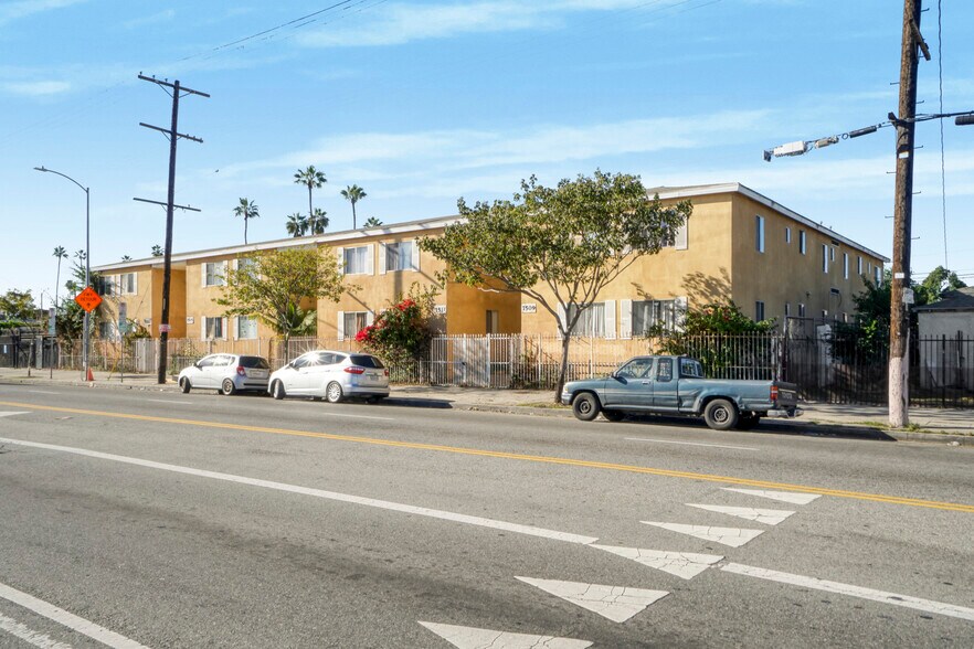 More Photos Of 7509-7521 S Broadway, Los Angeles Apartments For Sale