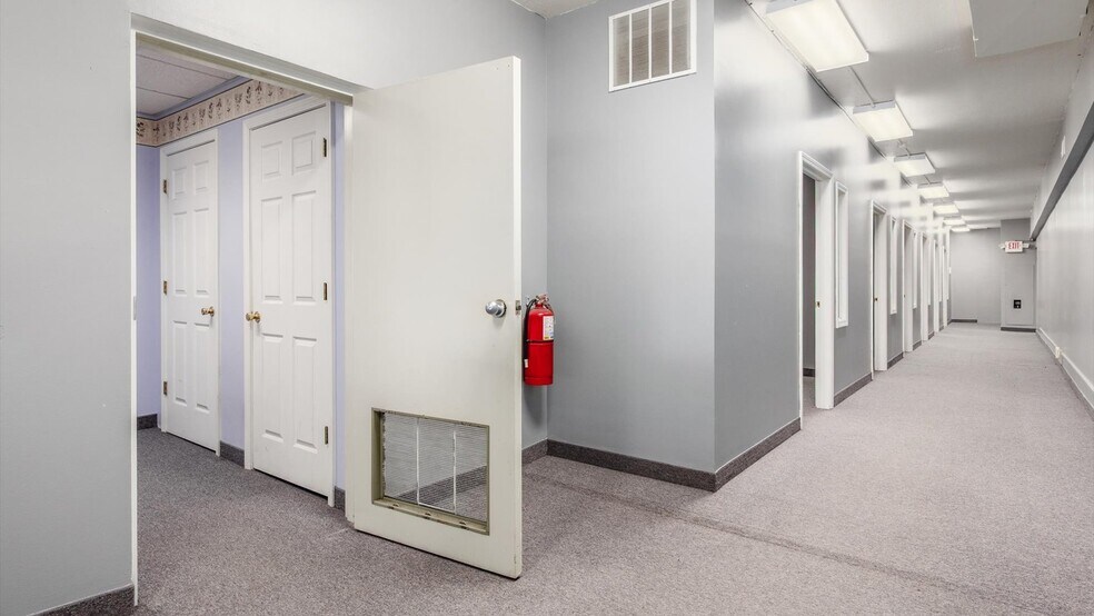 More Photos Of 927 Wheeling Ave, Cambridge Medical For Lease