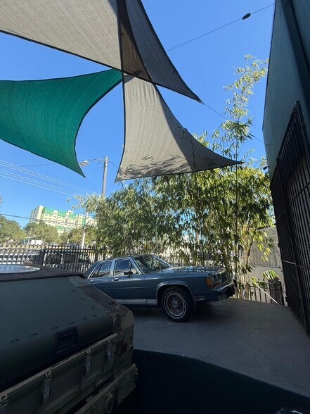 More Photos Of 310 NW 71st St, Miami Warehouse For Sale