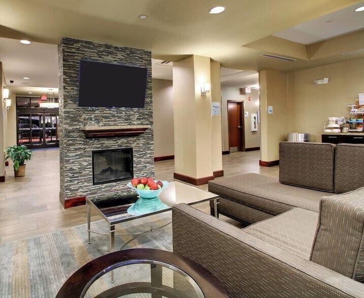 More Photos Of 639 S Canal St, Natchez Hotel For Sale