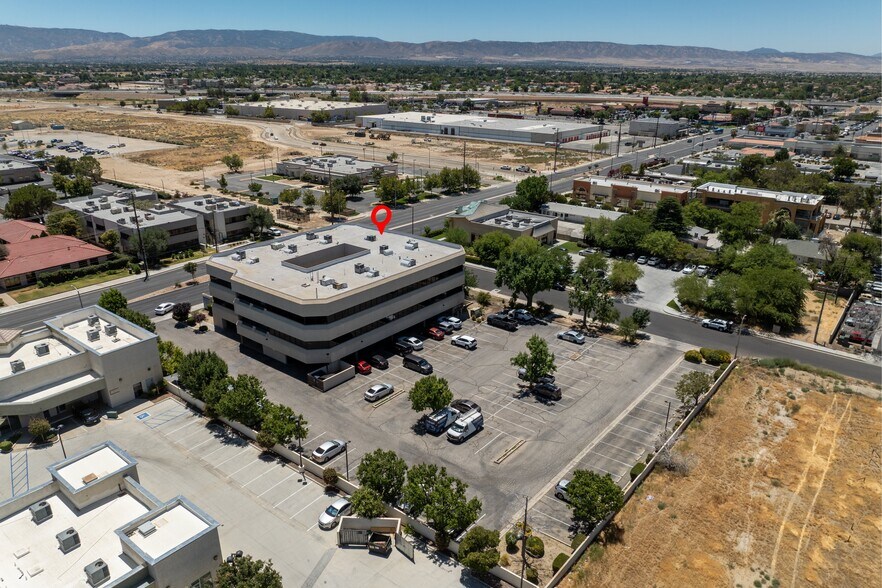 More Photos Of 1669 W Avenue J, Lancaster Medical For Lease