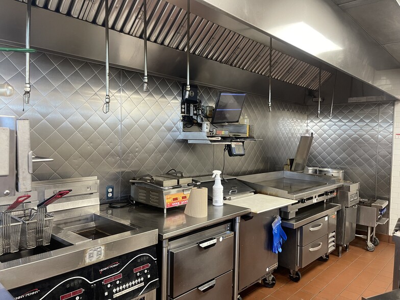 More Photos Of 2933 N Chester Ave, Bakersfield Fast Food For Sale