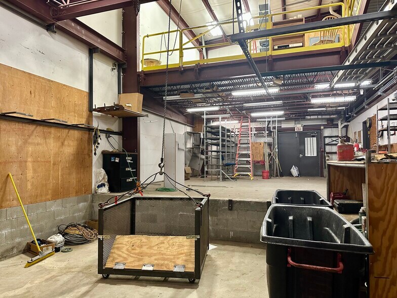 More Photos Of 1219 Pennsylvania Ave, Charleston Industrial For Sale