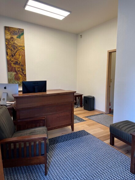 More Photos Of 7010 35th Ave NE, Seattle Office Residential For Lease