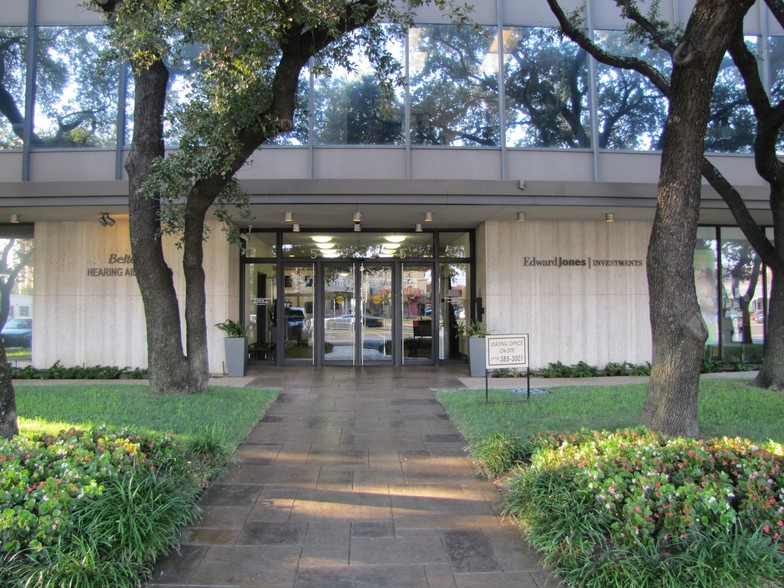 Primary Photo Of 5925 Forest Ln, Dallas Medical For Lease