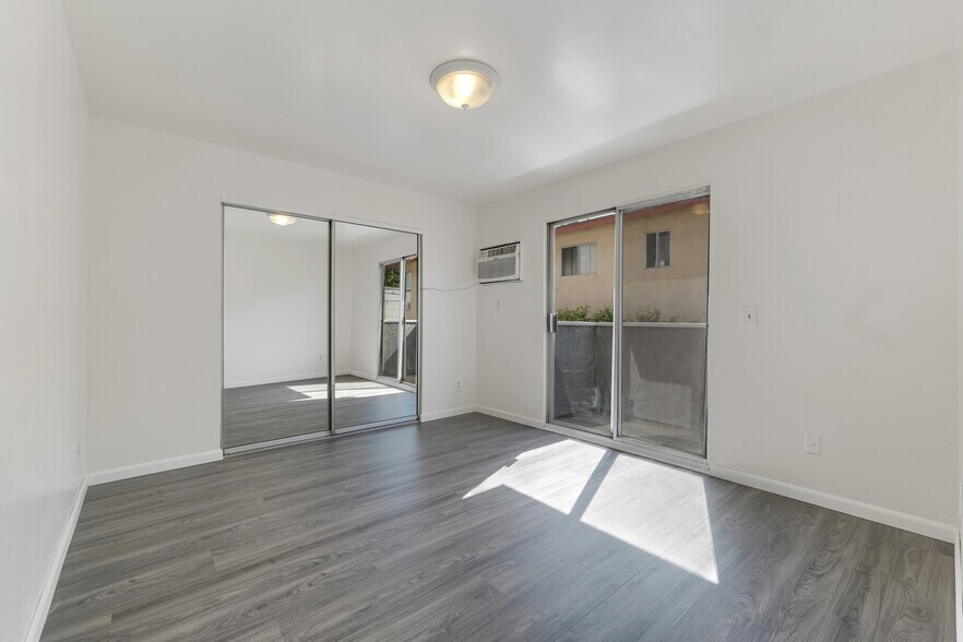 More Photos Of 18356 Napa St, Northridge Apartments For Sale