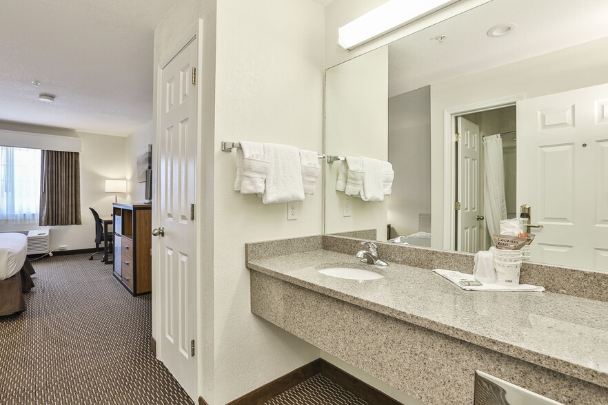 More Photos Of 43 Coosawatee Drive, East Ellijay Hotel For Sale