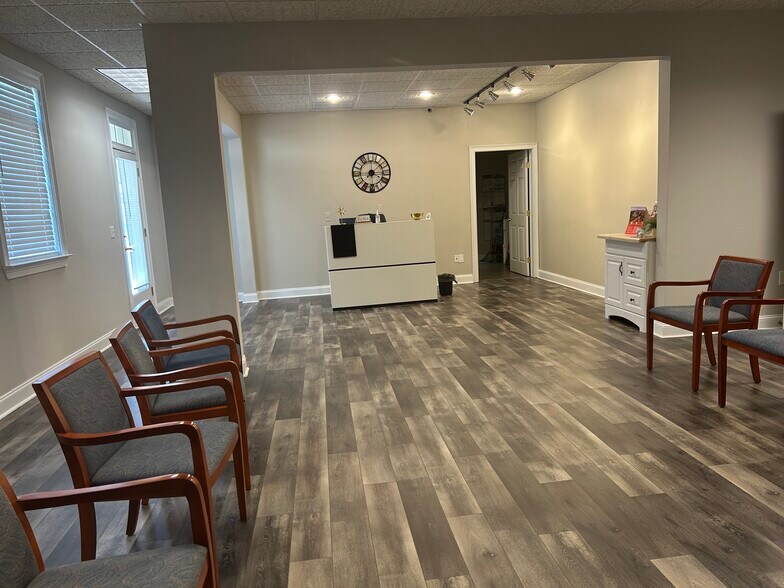 More Photos Of 37 Calumet Pky, Newnan Office For Lease