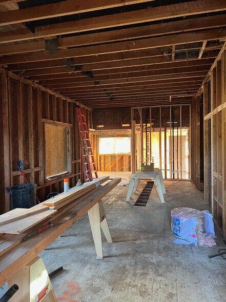 More Photos Of 39342 Pleasant St, Sandy Office Residential For Lease