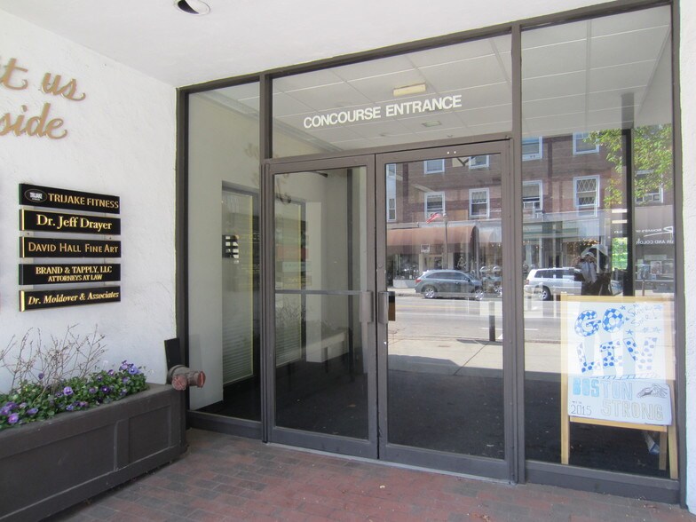 More Photos Of 555 Washington St, Wellesley Storefront Retail Office For Lease