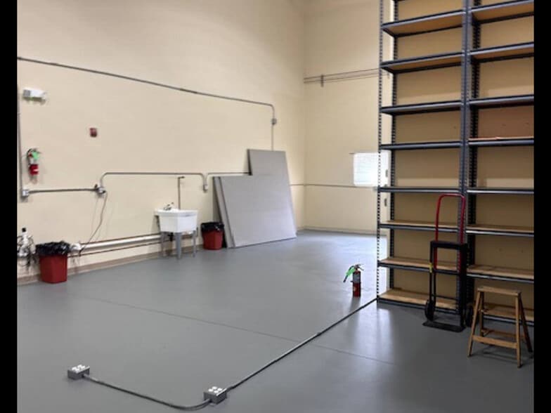 More Photos Of 2 Timber Ln, Marlboro Light Manufacturing For Sale