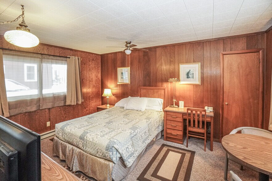 More Photos Of 314 Chippewa St, Ontonagon Hotel For Sale