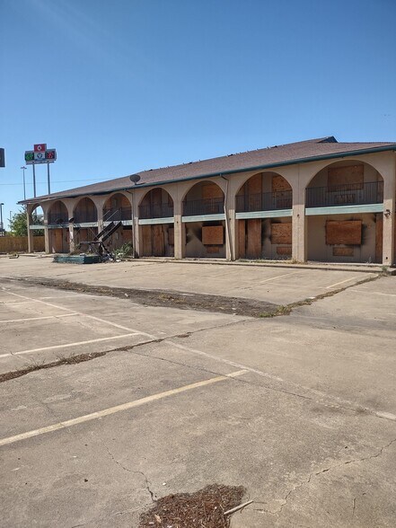 More Photos Of 1216 Interstate Highway 30, Greenville Hotel For Sale
