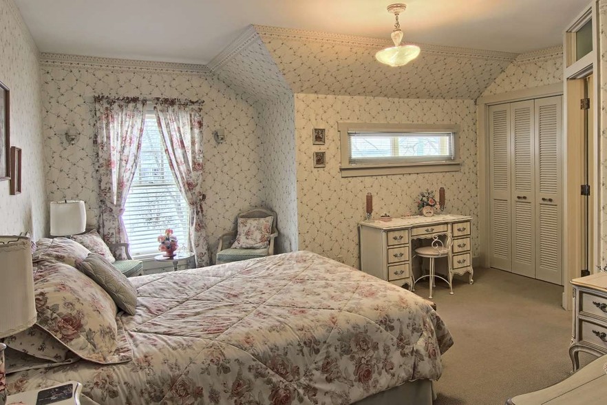 More Photos Of 230 Wellington St, Traverse City Hospitality For Sale