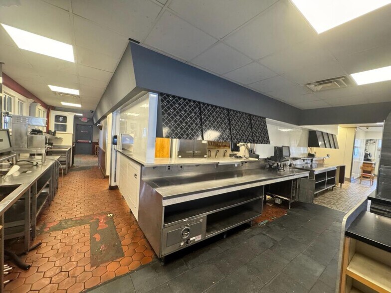 More Photos Of 1285 N High St, Hillsboro Restaurant For Sale