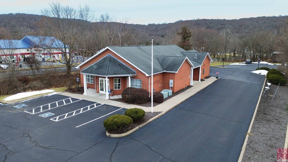 Primary Photo Of 1009 New Haven Rd, Naugatuck Bank For Sale