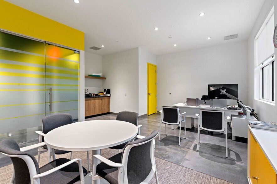 More Photos Of 405-425 SW 148th Ave, Davie Showroom For Sale