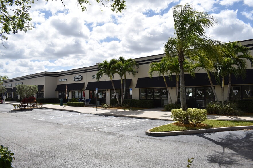 More Photos Of 11300-11354 Wiles Rd, Coral Springs General Retail For Lease