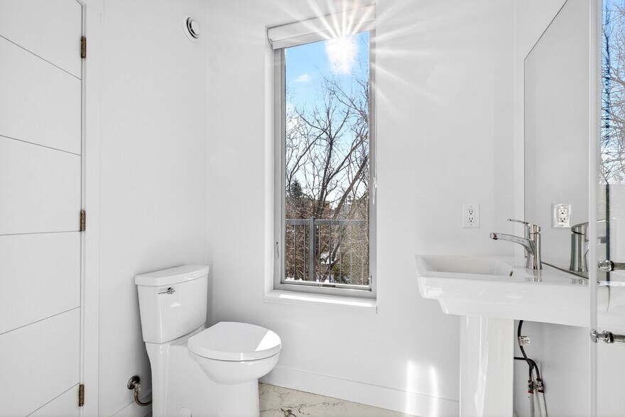 More Photos Of 14 Stevens Av, Ottawa Apartments For Sale