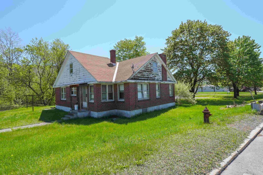 More Photos Of 1499 S State St, North Adams Distribution For Sale