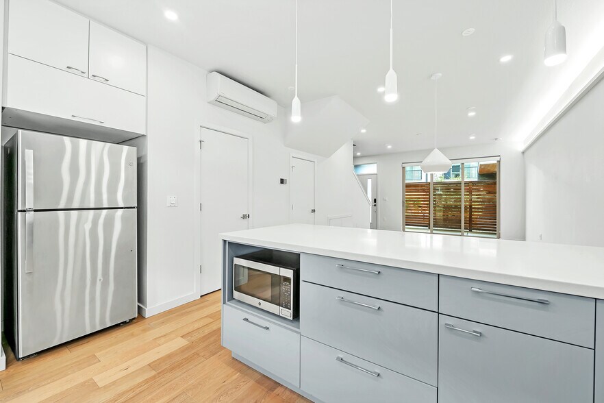 More Photos Of 5115 E Burnside St, Portland Apartments For Sale