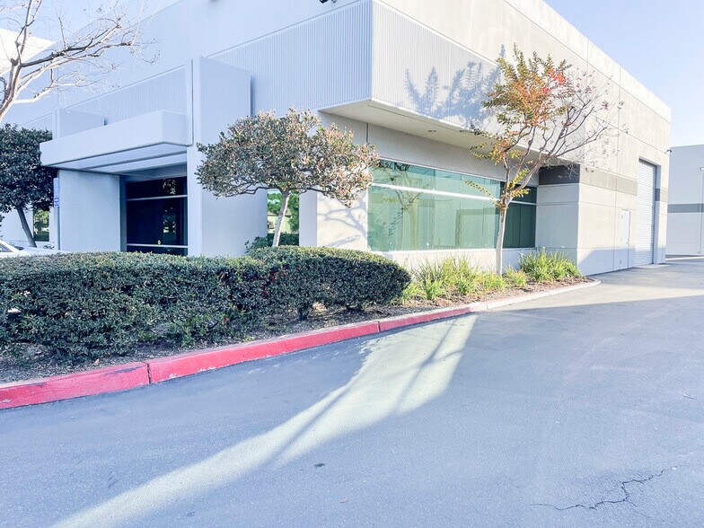 More Photos Of 11390 Knott St, Garden Grove Warehouse For Sale