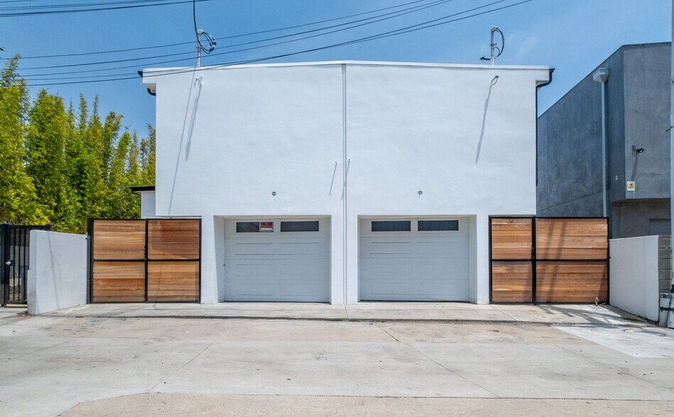 More Photos Of 337 6th Ave, Venice Apartments For Sale