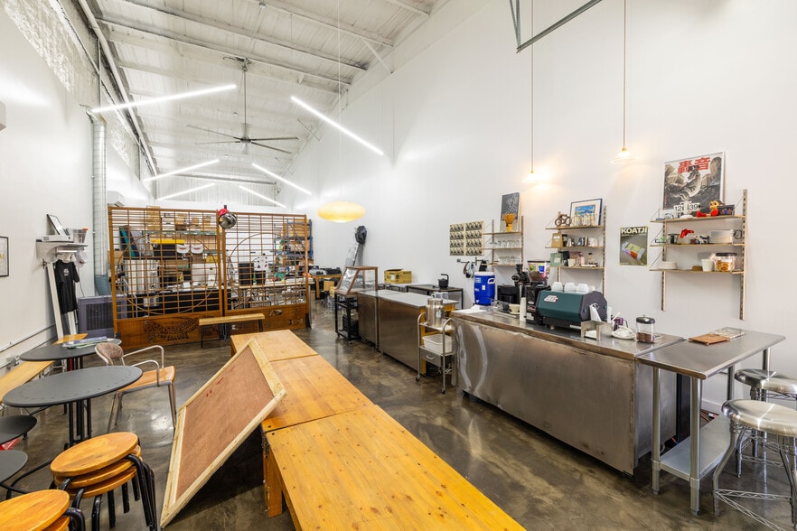 More Photos Of 3915 McKinney St, Houston Light Distribution For Lease