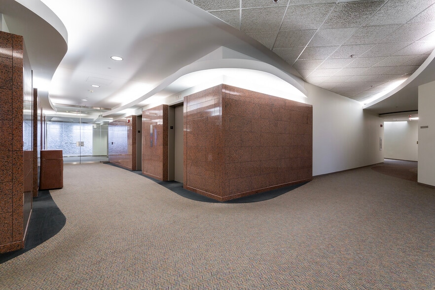 More Photos Of 4 Overlook Pt, Lincolnshire Office For Lease