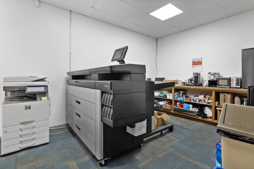 More Photos Of 728 N Prospect St, Rockford Office For Sale