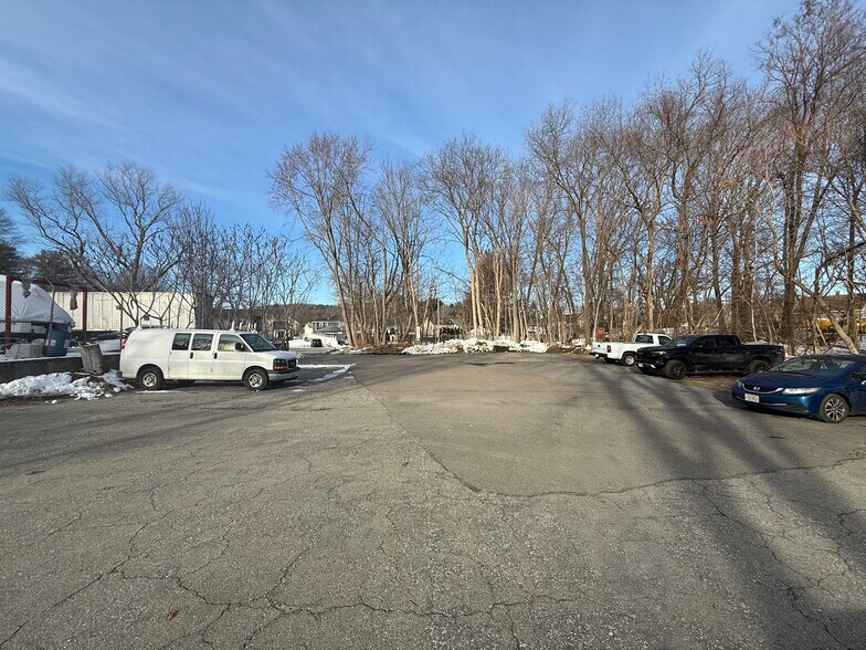 More Photos Of 30 Apsley St, Hudson Warehouse For Lease