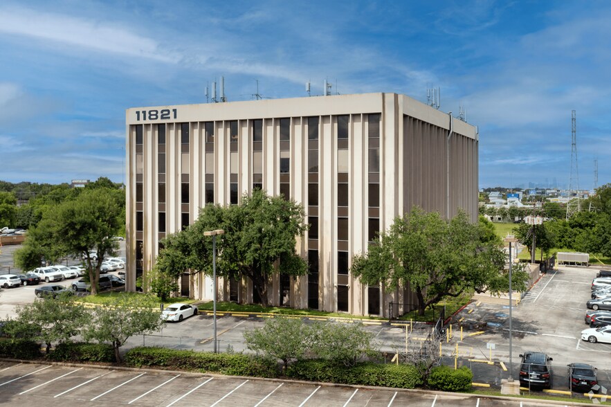 More Photos Of 11821 E I-10 Fwy, Houston Office For Lease