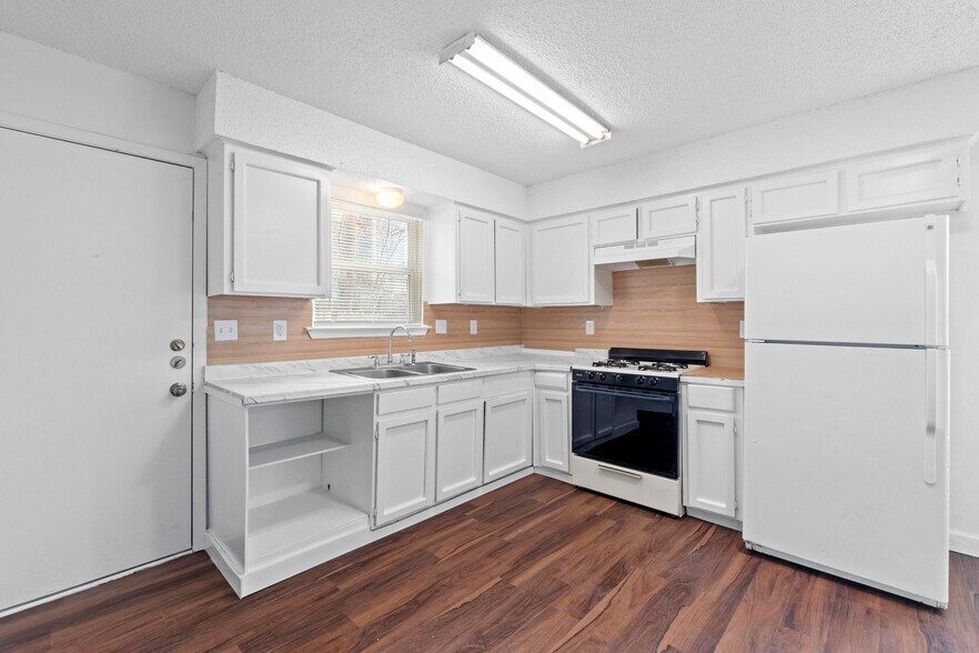 More Photos Of 6913 Wentworth Dr, Austin Multifamily For Sale
