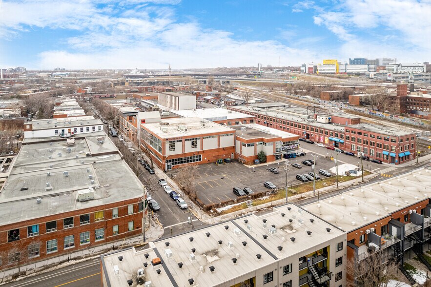 More Photos Of 4760 Rue Acorn, Montréal Research And Development For Lease