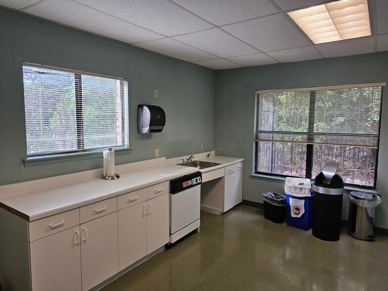 More Photos Of 4501 Spicewood Springs Rd, Austin Office For Lease