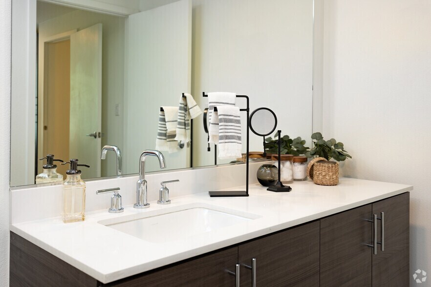 More Photos Of 1331 N Cahuenga Blvd, Los Angeles Apartments For Lease