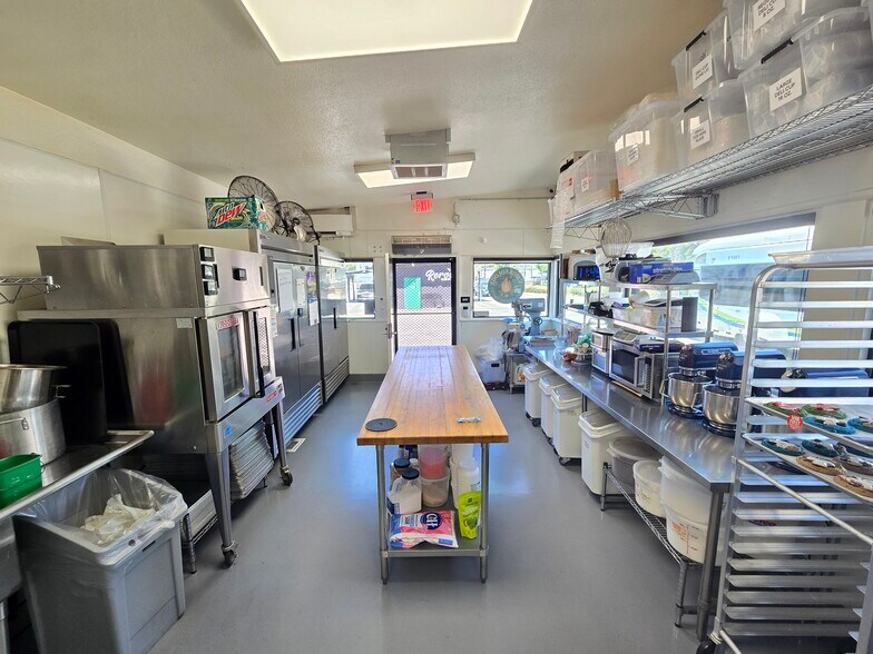 More Photos Of 922 W West Covina Pky, West Covina Storefront Retail Office For Lease
