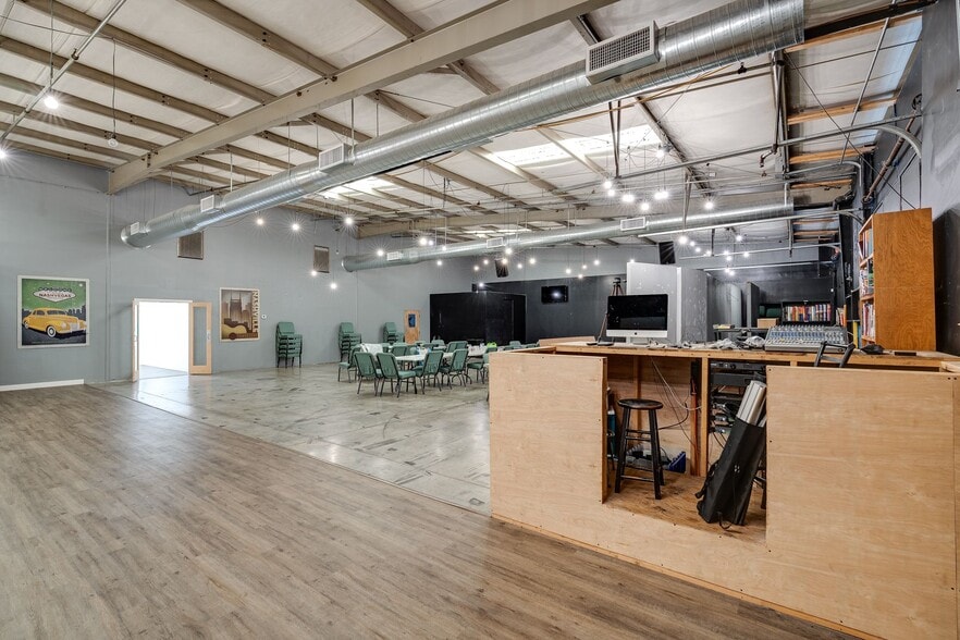 More Photos Of 103-107 Woodruff St, Madison Light Distribution For Sale