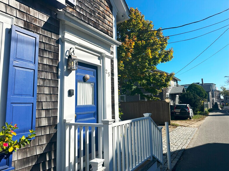 More Photos Of 25 Simpsons Ln, Edgartown Hotel For Sale