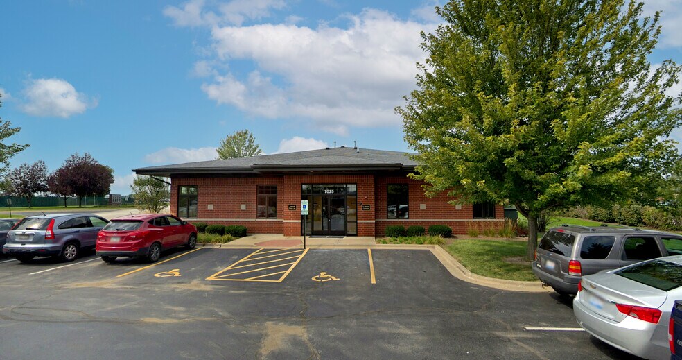 More Photos Of 7025-7035 Veterans Blvd, Burr Ridge Office For Sale