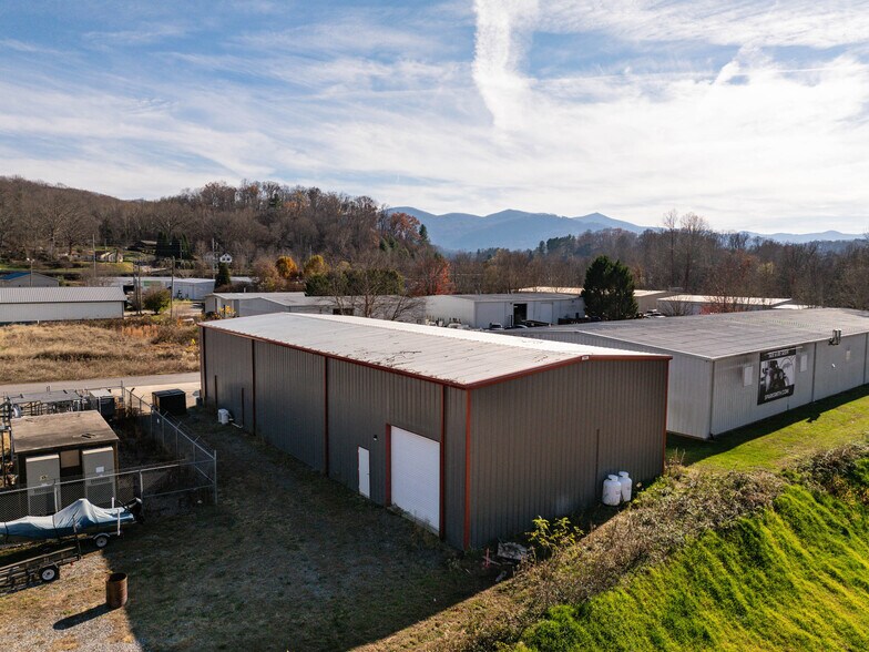 More Photos Of 80 Allegiance ln, Waynesville Warehouse For Lease