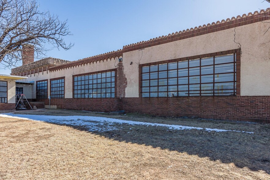 More Photos Of 2800 NW 9th Ave, Amarillo Schools For Sale